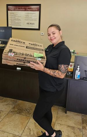 Image post by @parryspizzakingwood on Facebook