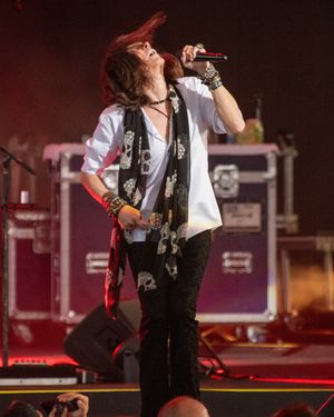Image post by @darienlakeamp on Instagram