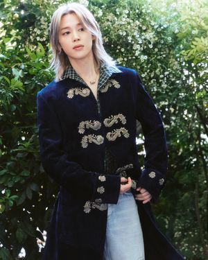 Image post by @esquire.korea on Instagram