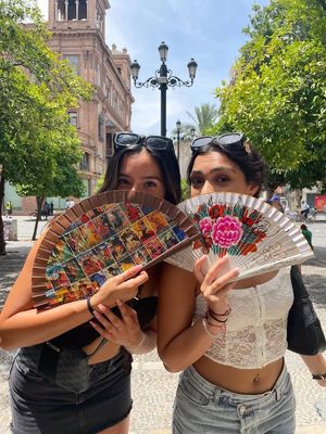 Image post by @curtsyapp on Facebook