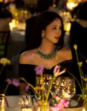 Image post by @ellemenhk on Instagram