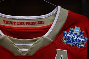 Image post by @du_hockey on Instagram