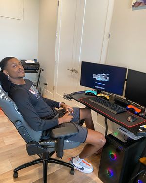 Image post by @swipathefox on Instagram
