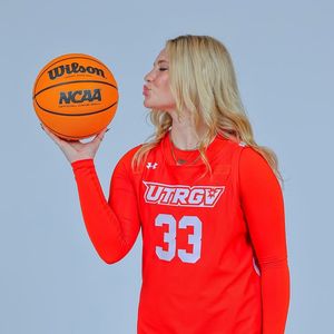 Image post by @UTRGVwbb on Facebook