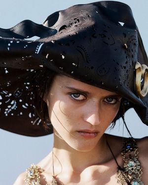 Image post by @vogueturkiye on Instagram