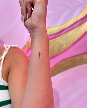 Image post by @jennifer.tinytattoo on Instagram