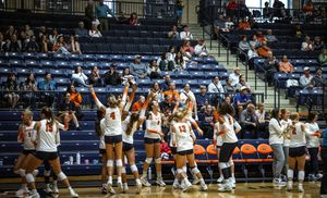 Image post by @hopecollegevolleyball on Facebook