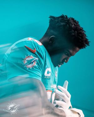 Image post by @losdolphins on Instagram