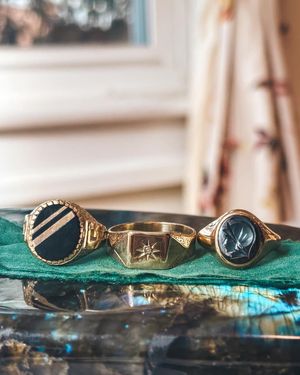 Image post by @maejeanvintage on Instagram