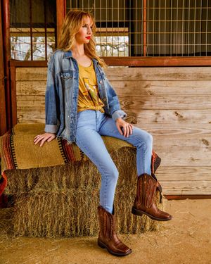 Image post by @justinboots_ on Instagram