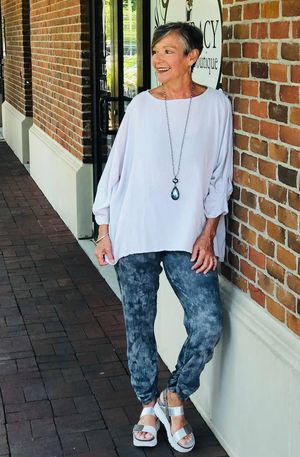 Image post by @shopleetracy on Facebook