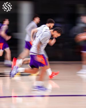 Image post by @gleaguesuns on Instagram