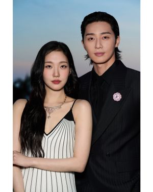 Image post by @harpersbazaarkorea on Instagram