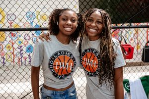 Image post by @ladieswhohoop on Instagram