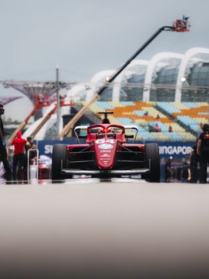 Image post by @aaronparalesc on Instagram