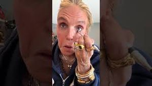 Video post by @shop.with.caroline on YouTube