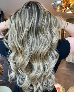 Image post by @enjoyhairstyling.aalen on Instagram
