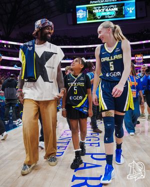 Image post by @dallaswings on Instagram
