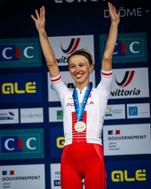 Image post by @wmncycling on Instagram