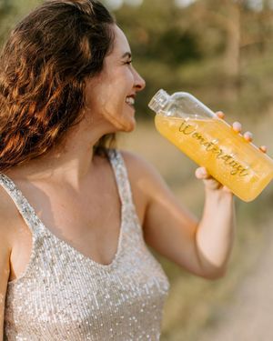 Image post by @drinkwonderdust on Instagram