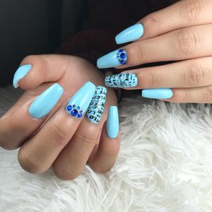 Image post by @nestanails on Instagram