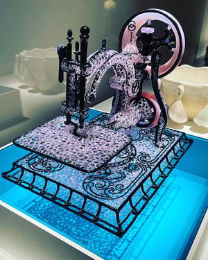 Image post by @coreyhampson_artdealer_glass on Instagram
