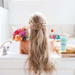 Image post by @eosproducts on Instagram
