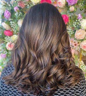 Image post by @enjoyhairstyling.aalen on Instagram