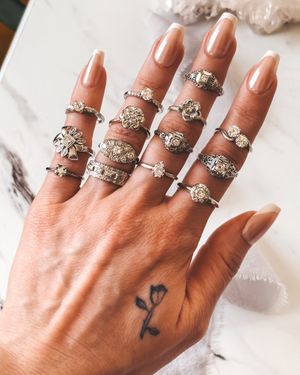 Image post by @maejeanvintage on Instagram