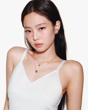 Image post by @ellemenhk on Instagram