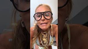 Video post by @shop.with.caroline on YouTube