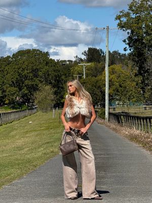 Image post by @smfksmfk on Instagram
