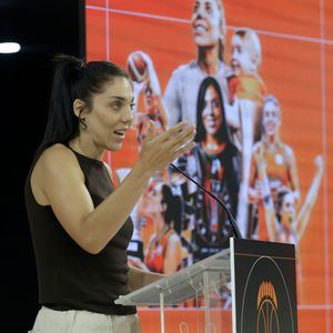 Image post by @valenciabasket on Instagram