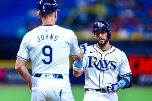 Image post by @raysbeisbol on Instagram