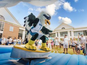 Image post by @UNCWAlumni on Twitter