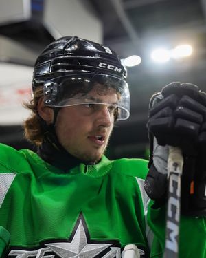 Image post by @txstarshockey on Instagram