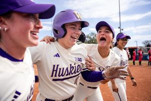 Image post by @uwsoftball on Instagram