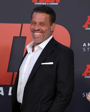 Image post by @tonyrobbins on Instagram