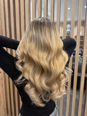 Image post by @enjoyhairstyling.aalen on Instagram