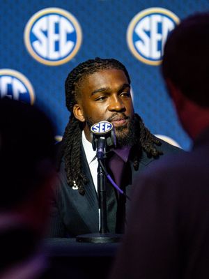 Image post by @GatorsFB on Twitter