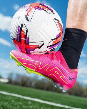 Image post by @soccerdotcom on Facebook
