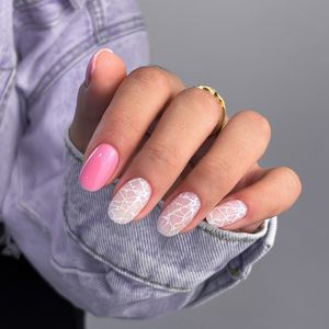 Image post by @nestanails on Instagram