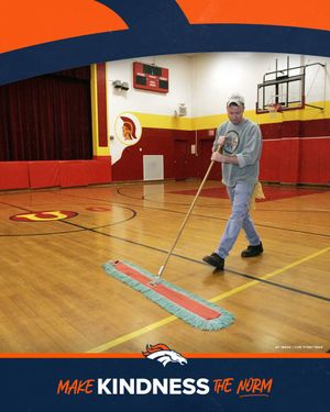 Image post by @BroncosOffField on Twitter