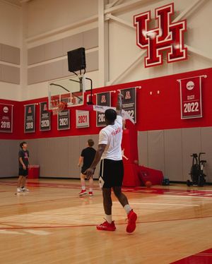 Image post by @bradymoneysniper on Instagram