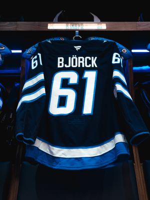 Image post by @nhljets on Instagram