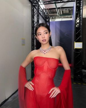 Image post by @ellemenhk on Instagram
