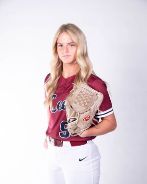 Image post by @leeusoftball on Instagram