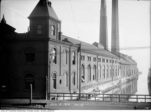 Image post by @toronto_archives on Instagram