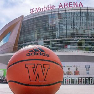 Image post by @uw_mbb on Instagram