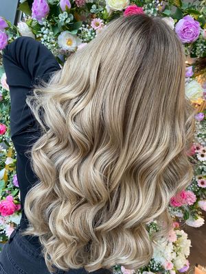 Image post by @enjoyhairstyling.aalen on Instagram